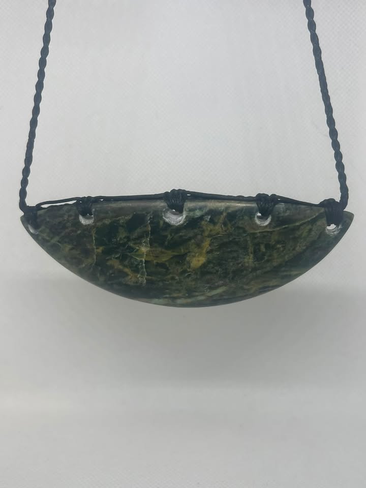 serpentine Māhina Chest plate -carved by Hemi