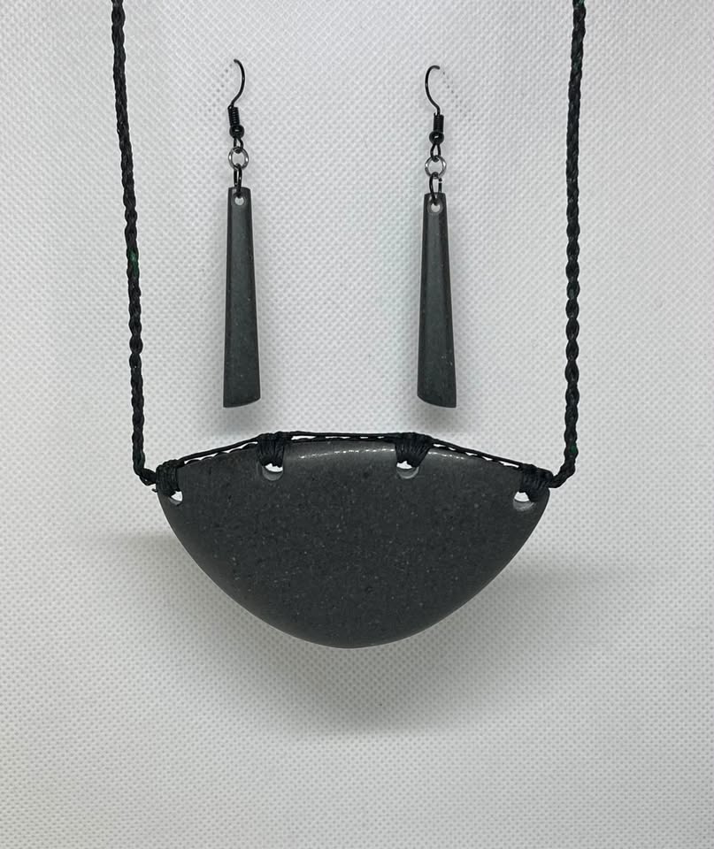 Kaiaua Onewa Māhina Chest Plate & Earring Set- Carved by hemi