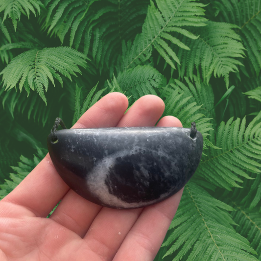 Māhina Pendant – Honouring the Moon Phases