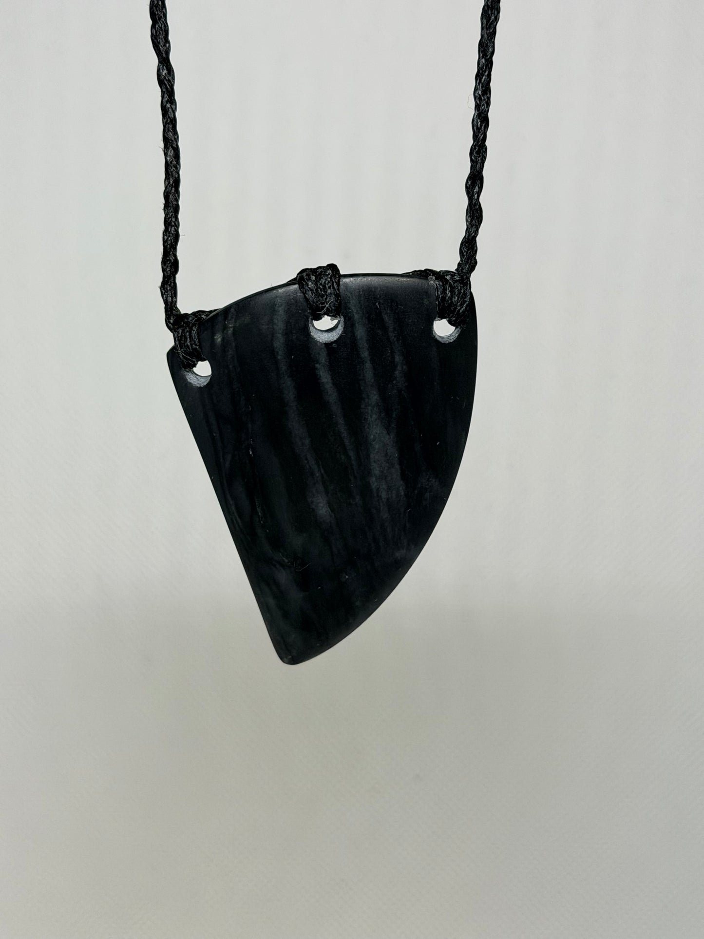 Takaka Marble Niho Taniwha– Handmade by Hemi
